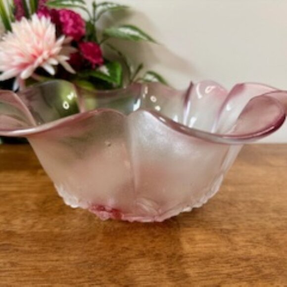 Mikasa Rosella‎ Glass Bowl Pink Frosted Ruffled Edge Vintage Floral Centerpiece - Picture 4 of 5